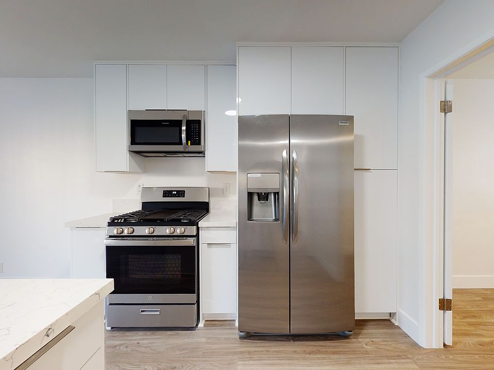 1st image of 400 N Los Robles Ave APT 22