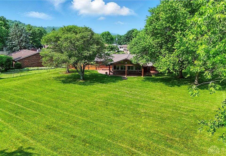 1st image of 12 Woodbrook Ct