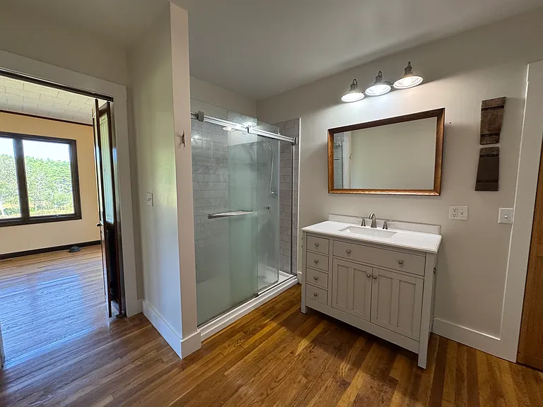 428 Middle Rd — Photo 16