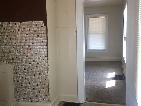 5th image of 165 E Jennings Ave