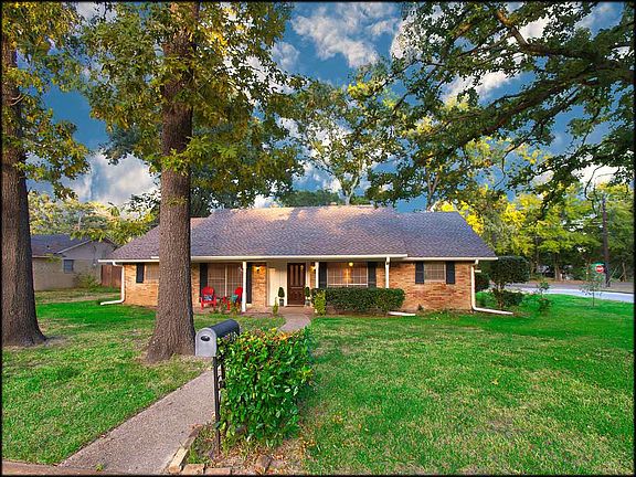 2nd image of 8316 Oxford Dr