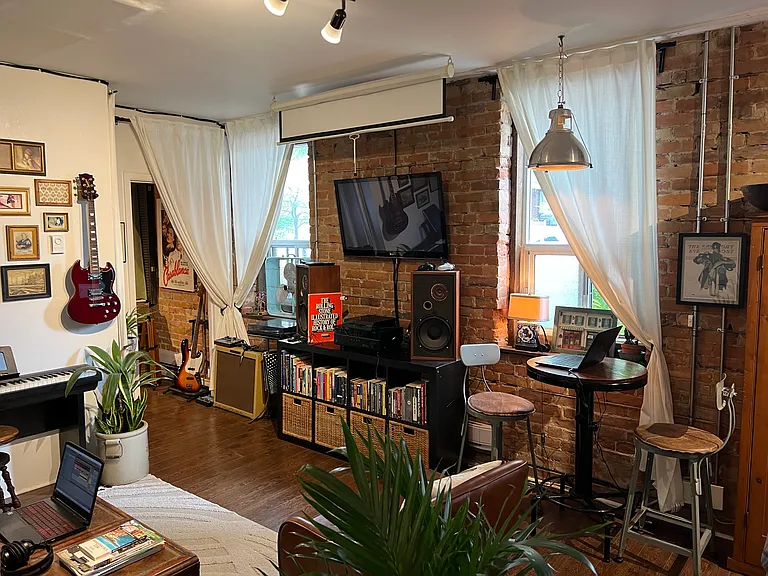 225 Gladstone Ave — Photo 14