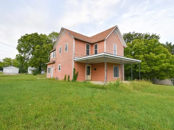 344 W 10th St, Horton, KS 66439