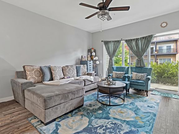 3rd image of 1601 N Windsor Ave #102
