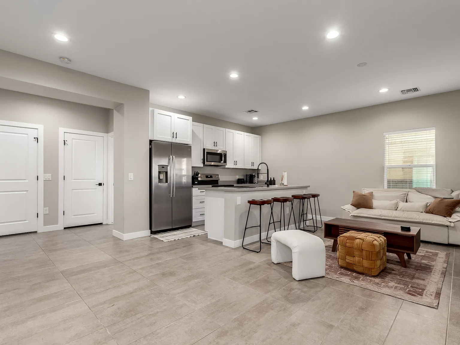 2 bed, 1166 sqft, $4,500 — Photo 3