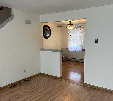 4th image of 535 Pearl Ave #4