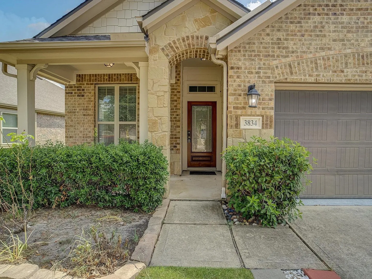 3 bed, 2.0 bath, 1757 sqft, $1,900 — Photo 2