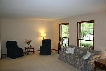 4th image of 22W250 Glen Valley Dr