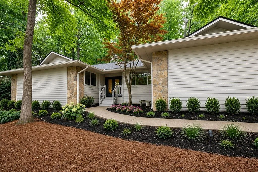 4 bed, 2.5 bath, 2860 sqft, $3,600 — Photo 1