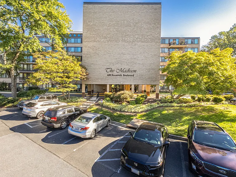 600 Roosevelt Blvd #415 — Photo 18