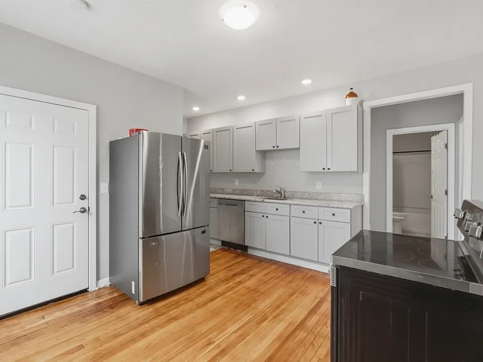 42 Windsor St #2