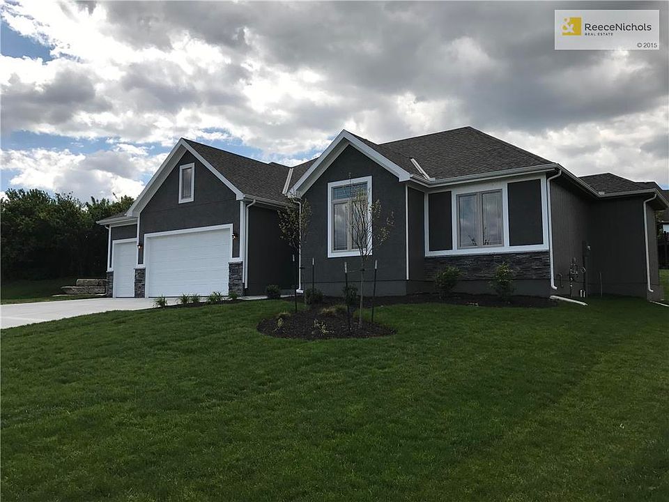 Calyn Homes' THE CYPRESS; a true ranch with 3 BR on the main level!