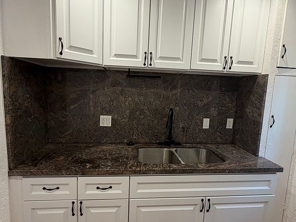 2nd image of 632 N Hayworth Ave #B