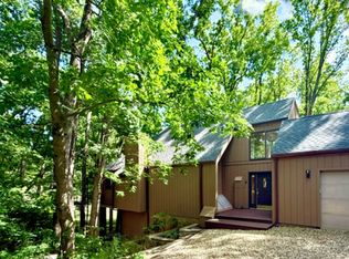 1309 Wildwood Ln, Mahomet, IL 61853