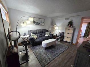 915 7th St APT 8, Jordan, MN 55352