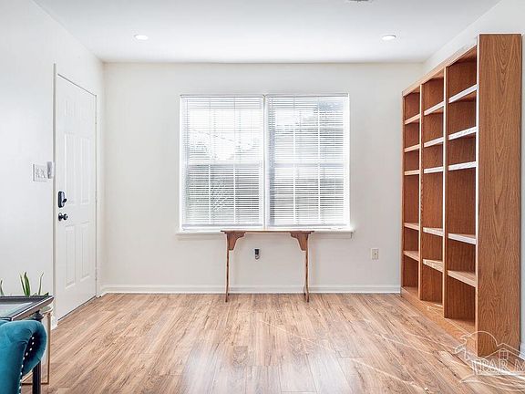 5th image of 1201 Grandview St