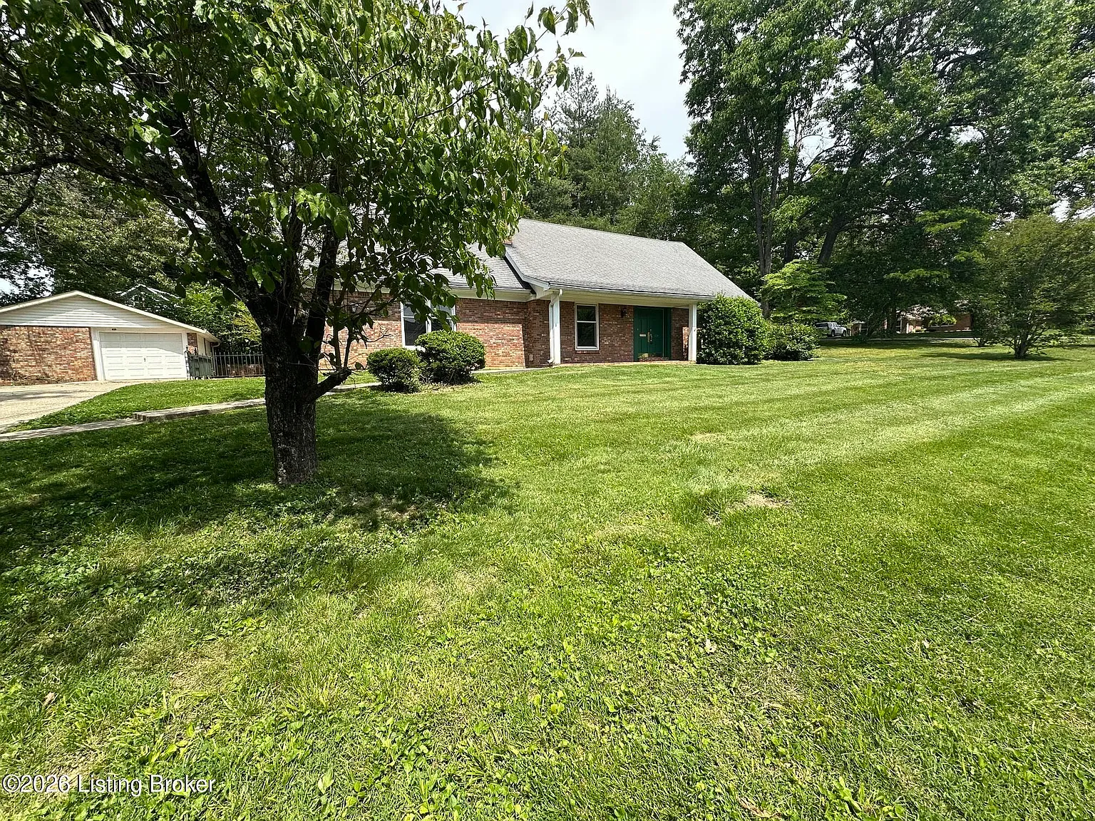 4 bed, 2.5 bath, 2298 sqft, $2,600 — Photo 3