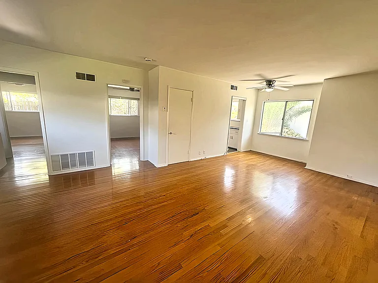 4434 1/2 Avocado St — Photo 2