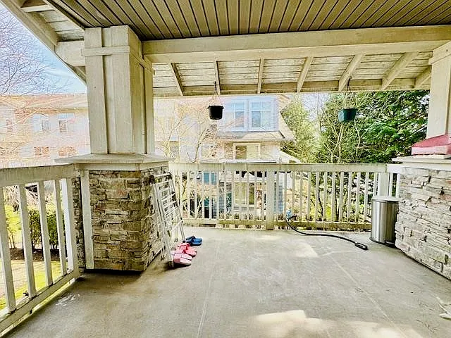 9533 Granville Ave — Photo 25
