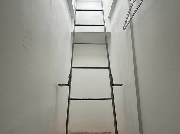 396 Bond Street image 12 of 14