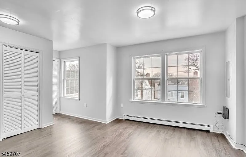 3 bed, 1.0 bath, $2,375 — Photo 2