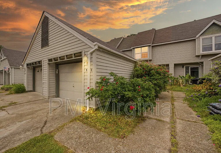 5140 Glenwood Way — Photo 1
