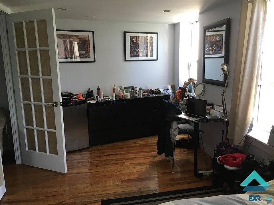 2nd image of 216 Driggs Ave #3LM
