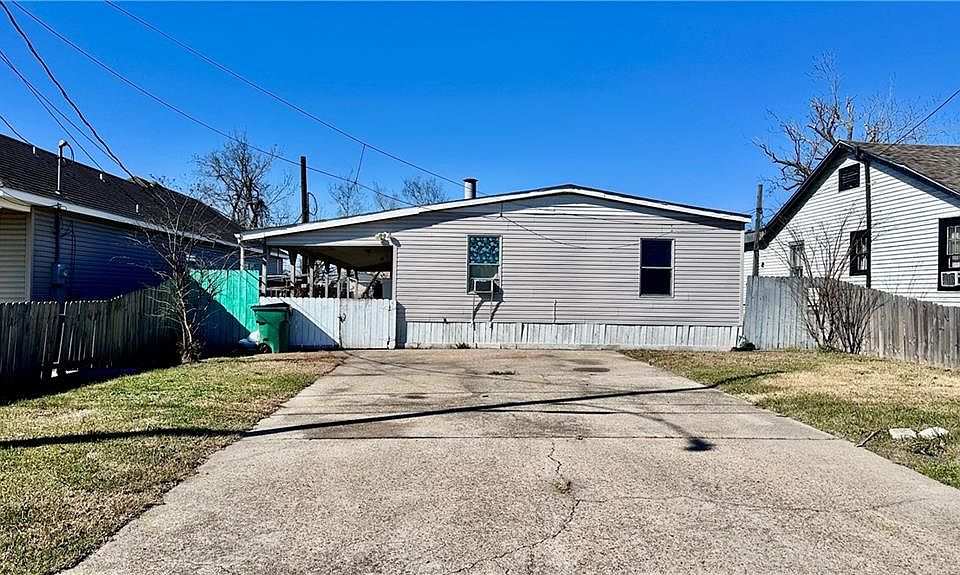 1st image of 542 Saddler Rd