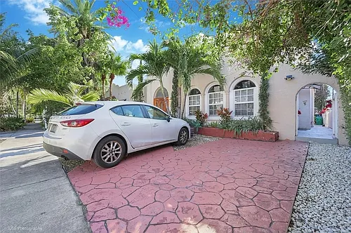 1678 SW 11th St Photo 1