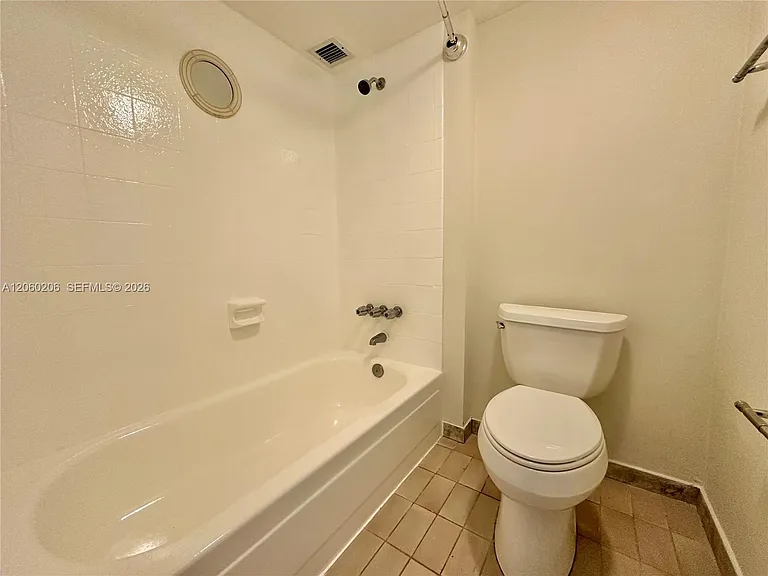 2450 NE 135th St #1005 — Photo 15