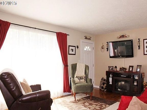 3rd image of 1915 SE Currin Dr