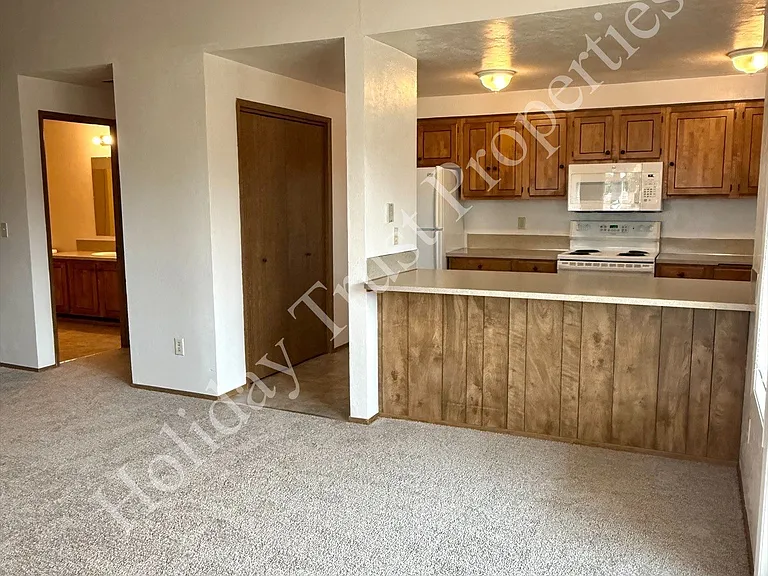 3626B Lorne St SE — Photo 4