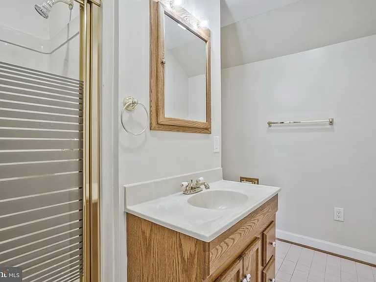 6366 Brampton Ct — Photo 32