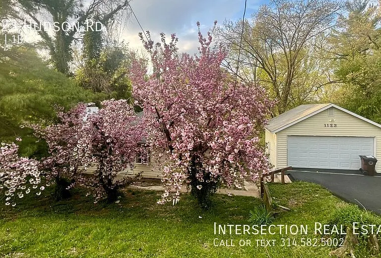 1123 Hudson Rd — Photo 1