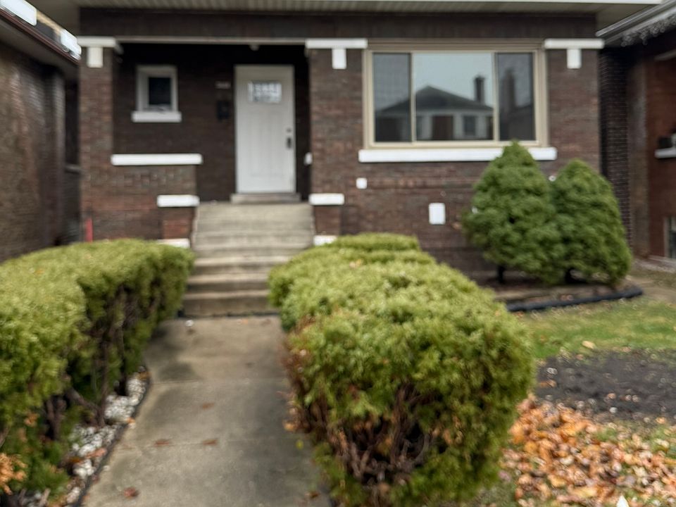 1st image of 3411 S Lombard Ave