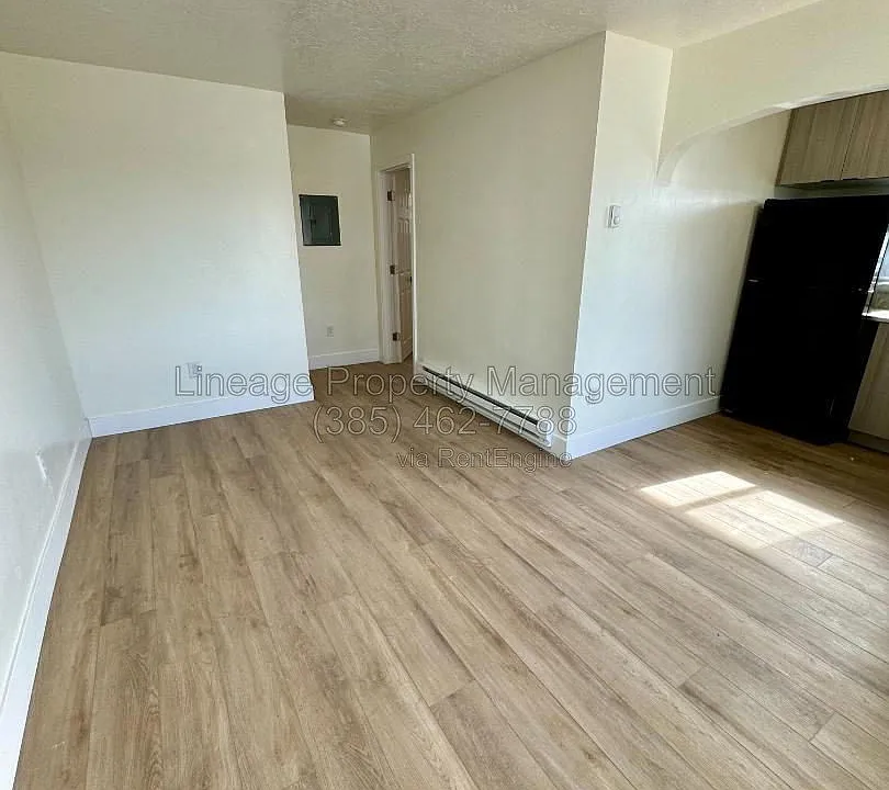 412 W 20th St #3