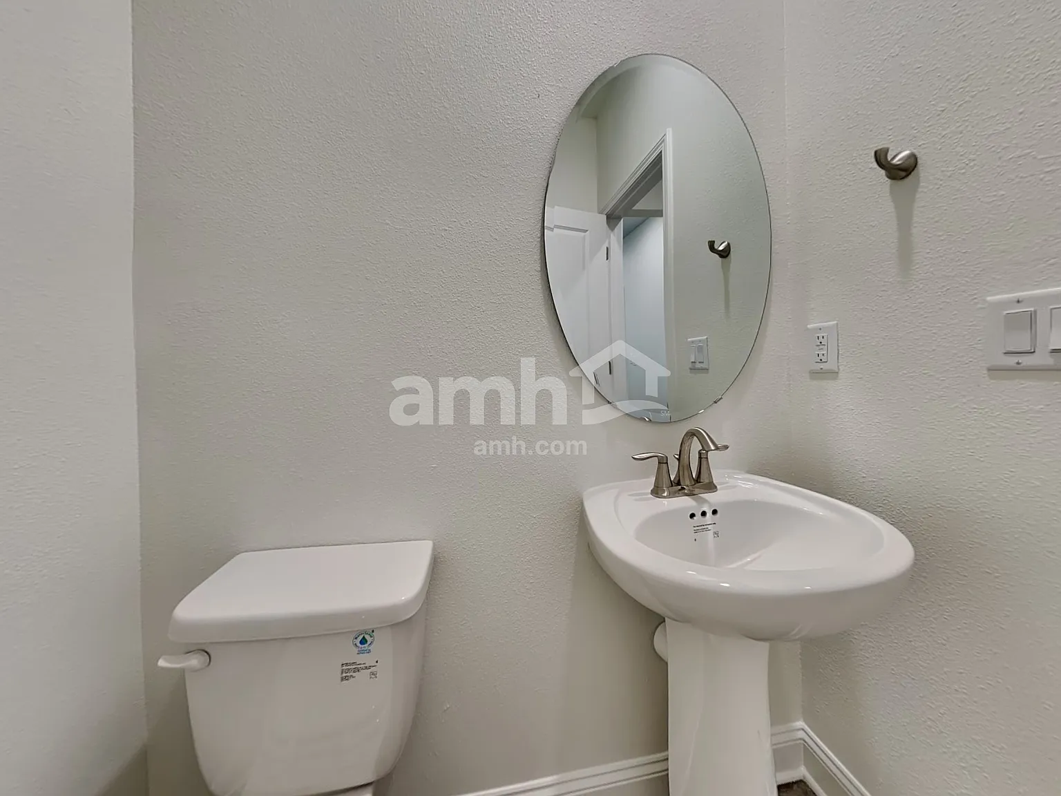 4 bed, 2.5 bath, 2053 sqft, $2,305 — Photo 4