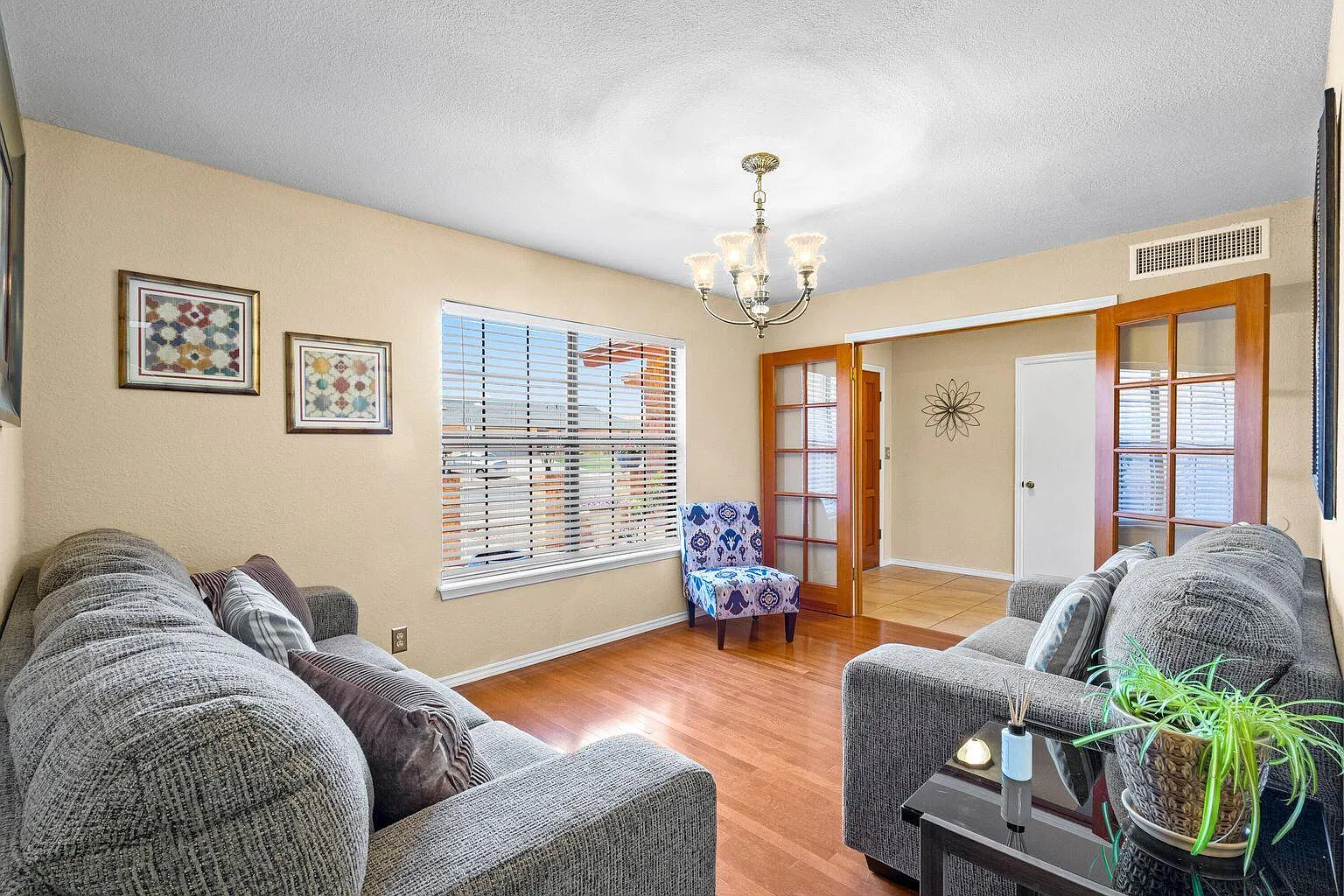 5 bed, 3.0 bath, 2474 sqft, $2,700 — Photo 3
