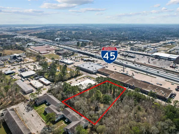 3205 Spruce Dr, Dickinson, TX 77539