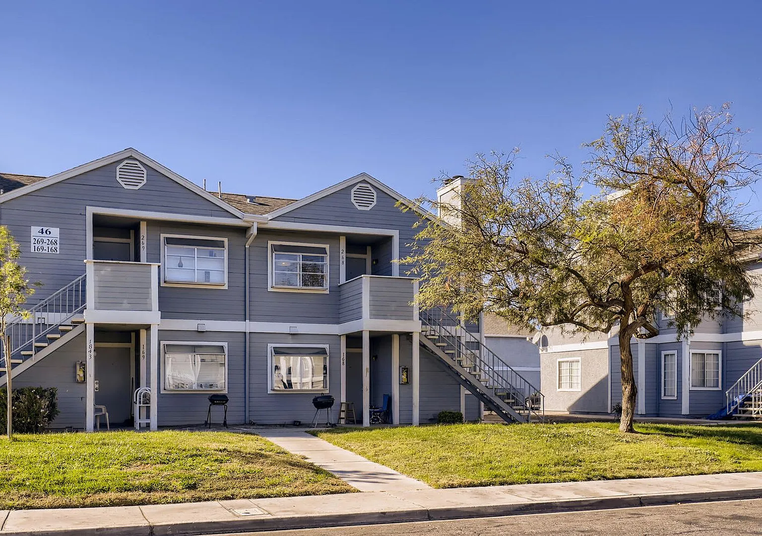 LOVELY 2 bedroom Condo Ready for Immediate Move in!! — Photo 1