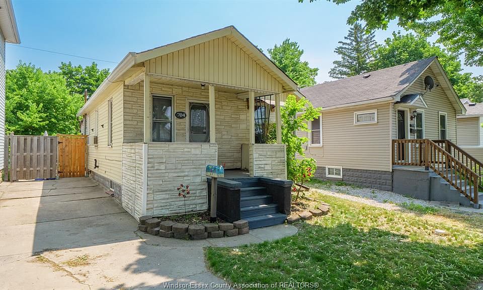 1st image of 704 McKay Ave