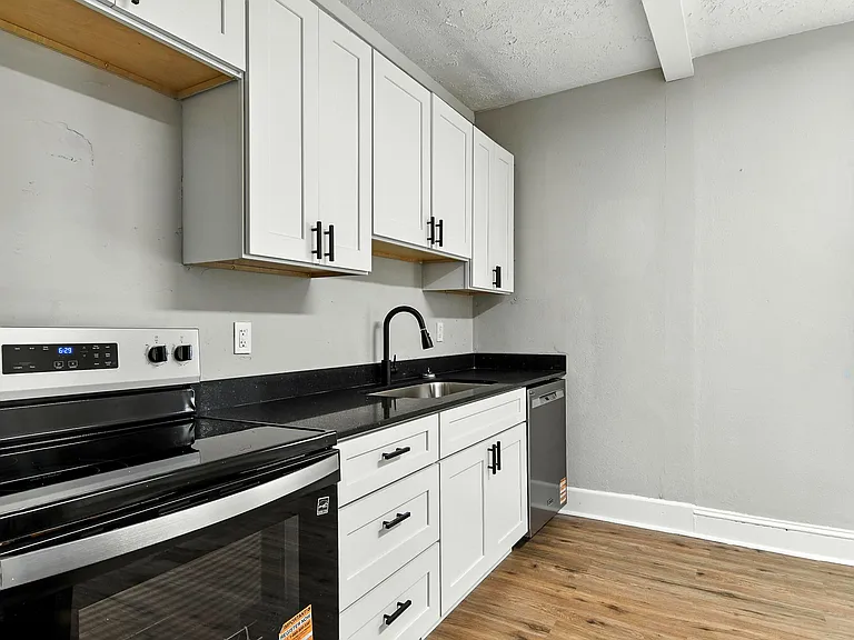610 F Ave SE — Photo 10