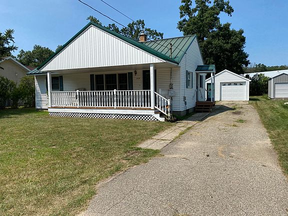 2nd image of 1375 Pine Hill St