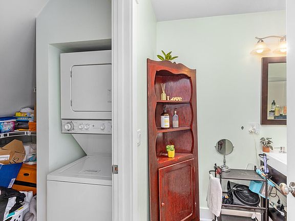 4th image of 517 College Ave #2
