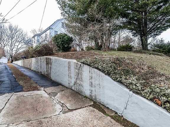 2nd image of 193 Glen Cove Ave