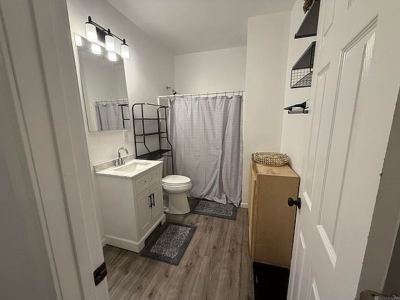 5th image of 5375 Annette St