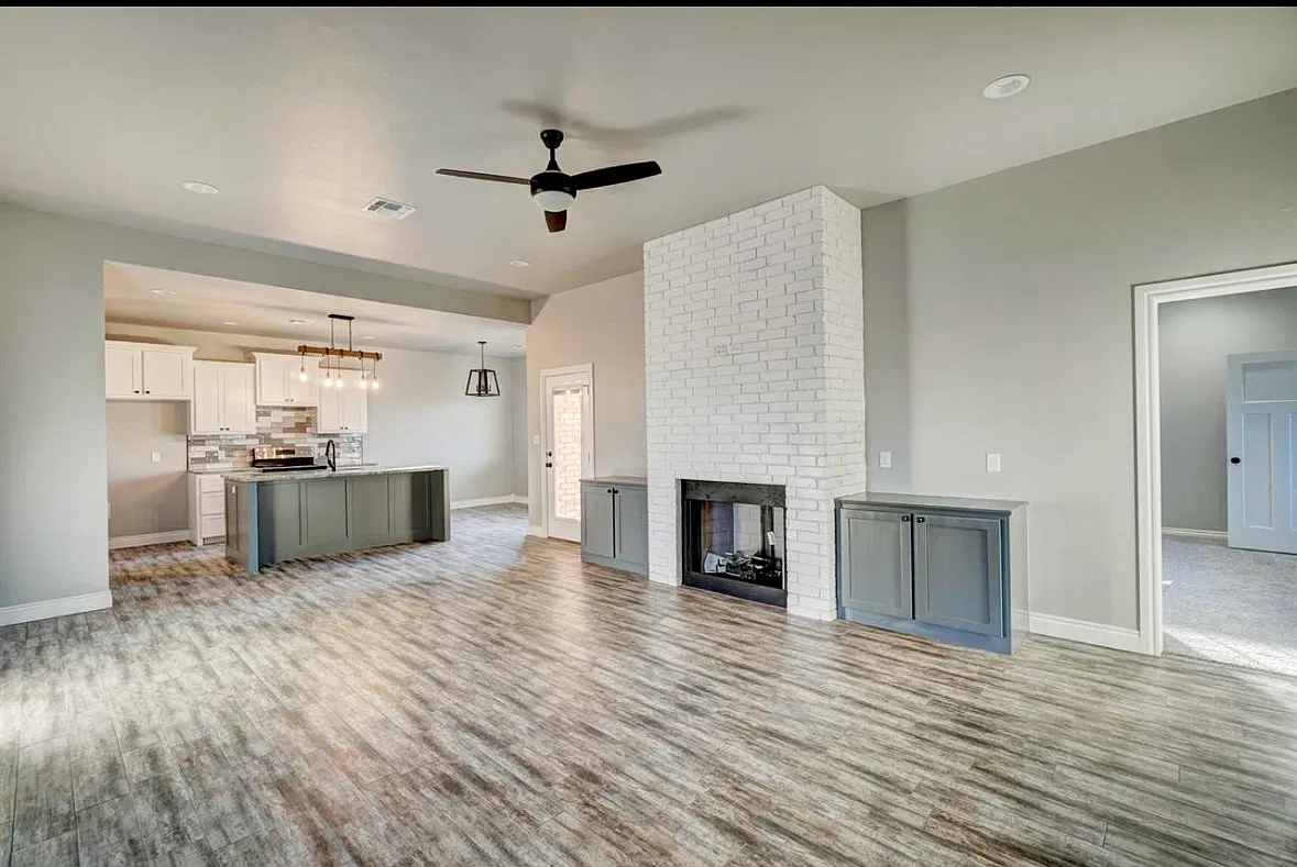 708 Meadow Ln — Photo 4
