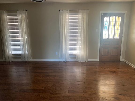 2nd image of 512 W Brentwood Blvd