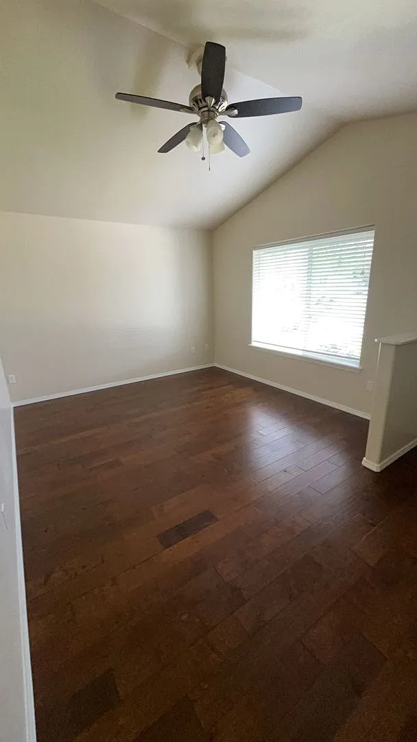 3 Bedroom 2 Bath Home — Photo 4