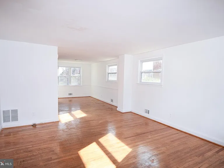 1127 Deanwood Rd — Photo 4